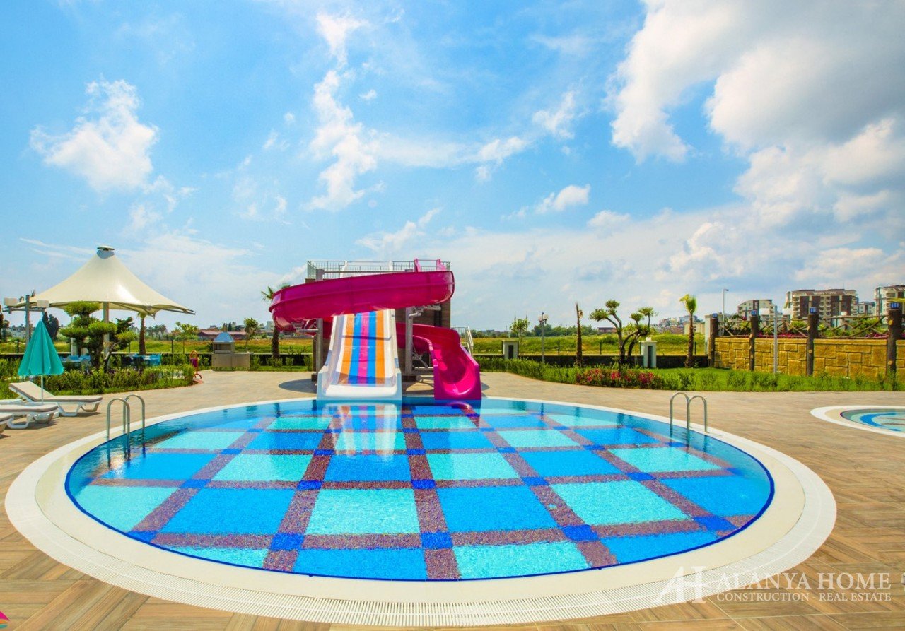 Фото купить продать недорогую квартиру недвижимость в доме жилом комплексе с открытым бассейном Алан