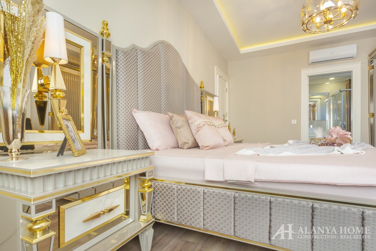 Фото купить продать недорогую двухкомнатную квартиру недвижимость 1+1 c просторной спальней Алания Х