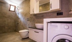 Фото купить продать недорогую двухкомнатную квартиру недвижимость 1+1 c большой ванной душевой комна