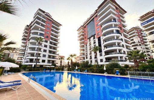 آپارتمان 4+1 وسیع برای فروش در Kaleşehir 1، Cikcilli، آلانیا