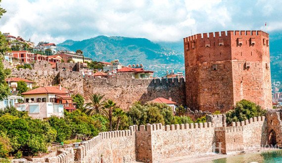 Alanya Kaleiçi and Kale Yamacı Neighborhood: Where Investment Meets Luxury Living